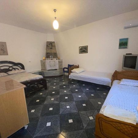 Eva Apartments Dhërmi Esterno foto
