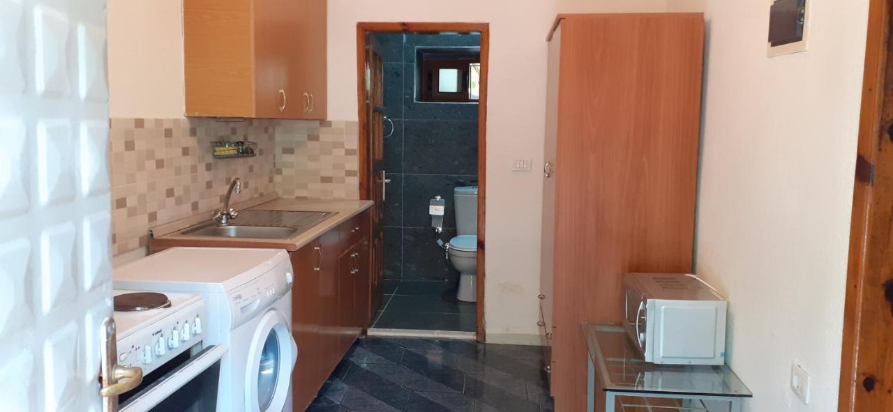 Eva Apartments Dhërmi Esterno foto